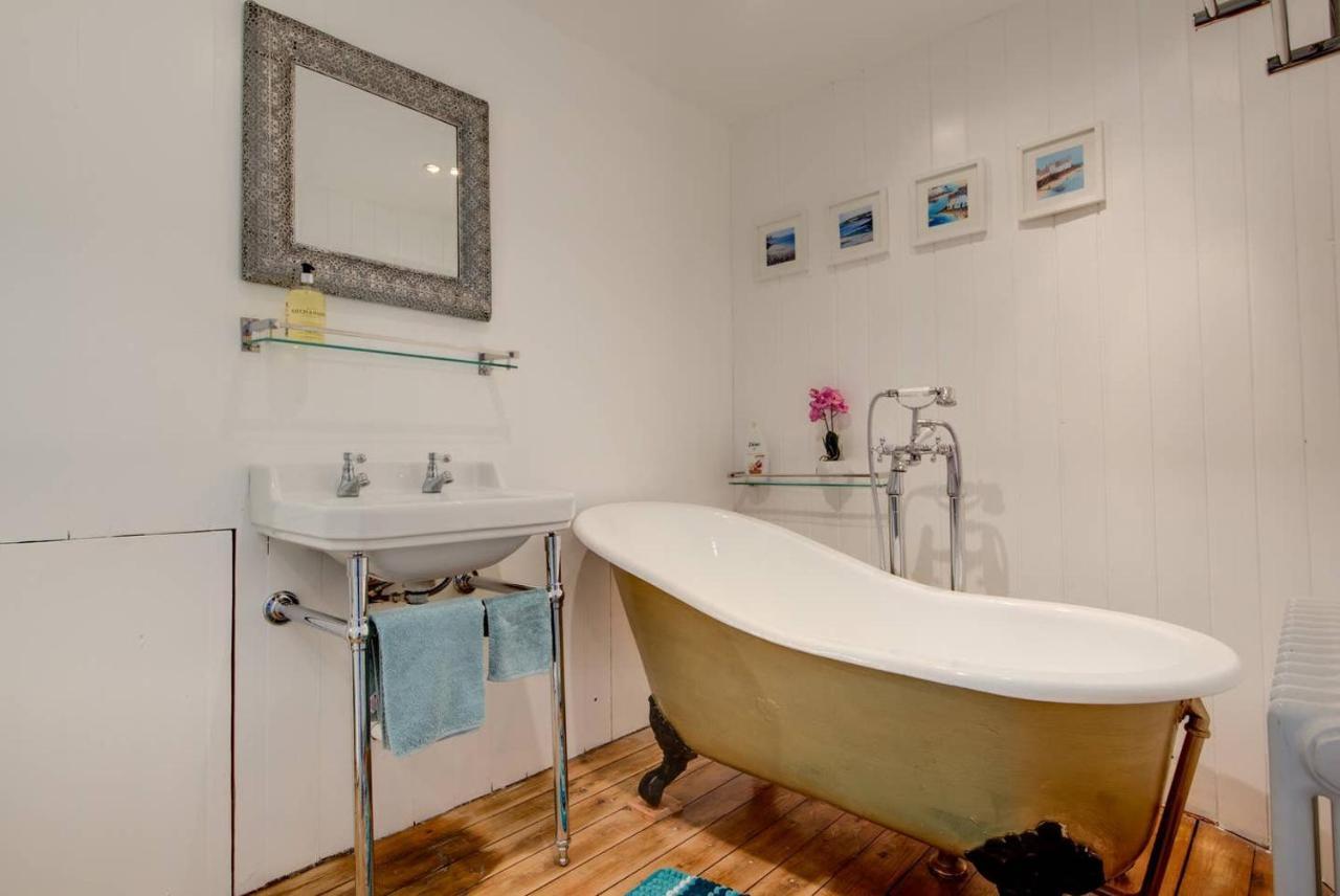 Carnegie Library: Austen Apartment 2 Bedroom Mexborough ภายนอก รูปภาพ